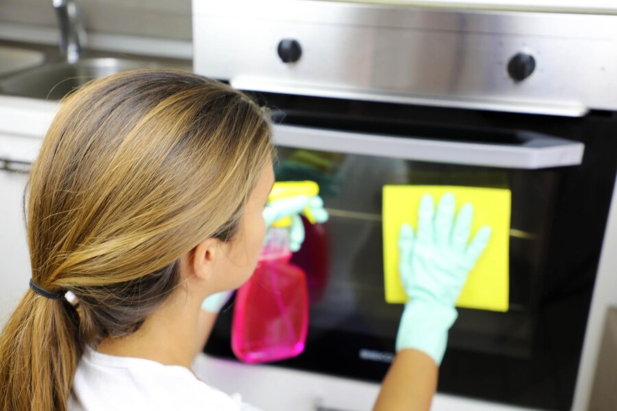 Tips for Keeping Your Oven Clean